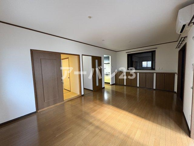 東村山市秋津町５丁目の一戸建ての居間・リビング