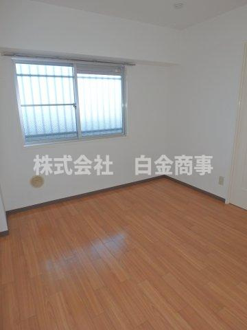 ガーデンスクエア北坂戸の洋室
