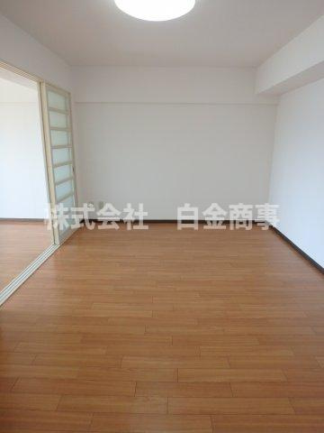 ガーデンスクエア北坂戸の居間・リビング