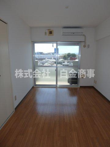 ガーデンスクエア北坂戸の洋室