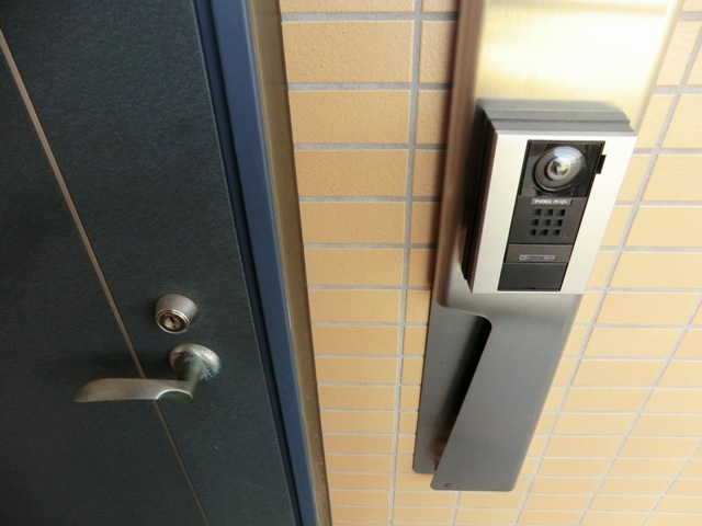 ハイムプラザ北浦和の玄関|★ＴＶモニターホンを設置しています★