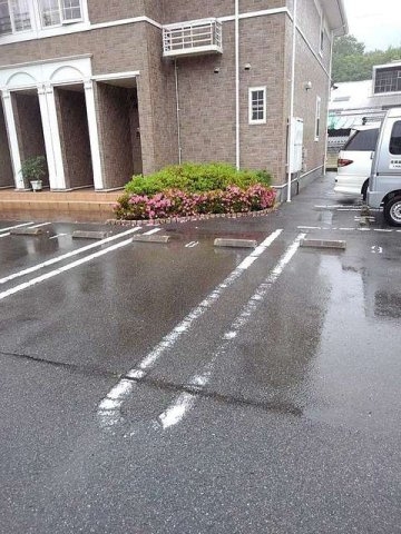 ペアセロベＡの駐車場|車をお持ちの方に嬉しい駐車場付きの物件です