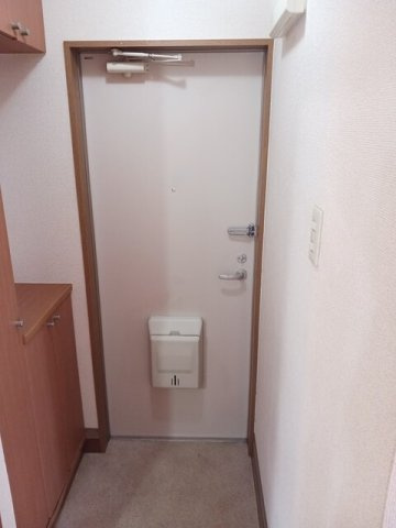 エルセトル佐方の玄関|明るい玄関です