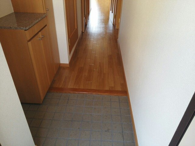 シェーネ・Ｆの玄関|明るい玄関です