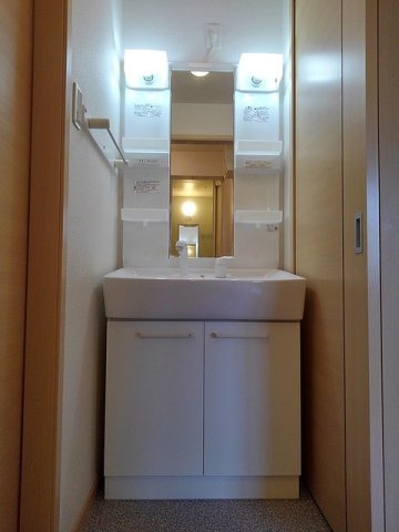 グレイス・ヴィラＡの洗面所|脱衣スペースもあります