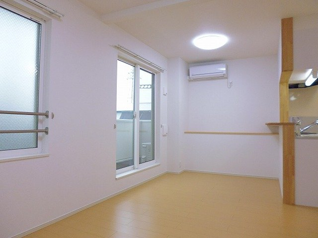 ベルローゼ梅原の居間・リビング|こちらのリビングで趣味の時間をお楽しみください