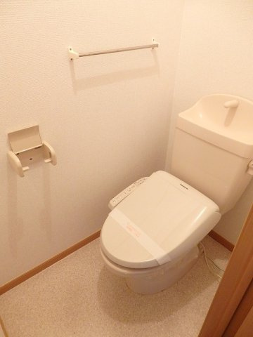 プロヴァンスＡのトイレ|落ち着いた色調のトイレです