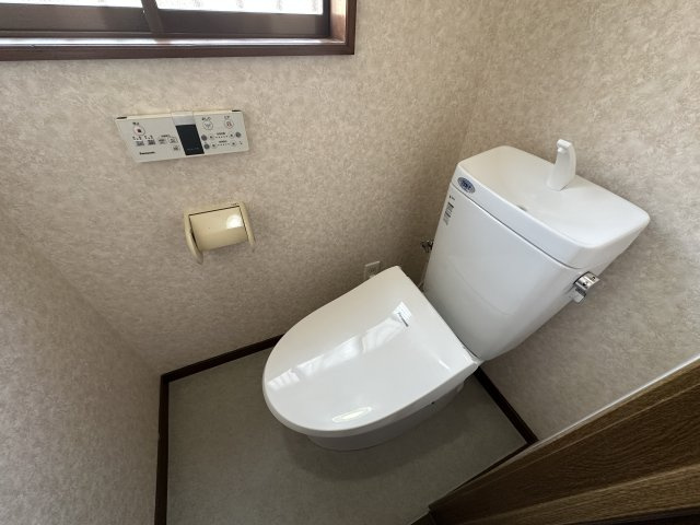 神戸市垂水区北舞子1丁目戸建のトイレ