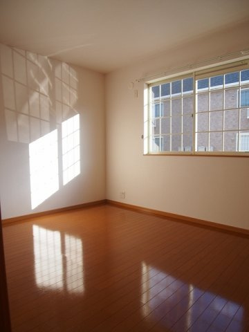 プラシードＡの内装|明るい色調の室内です