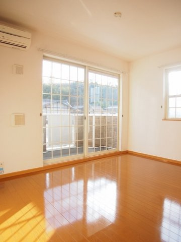 プラシードＡの居間・リビング|こちらのリビングで趣味の時間をお楽しみください