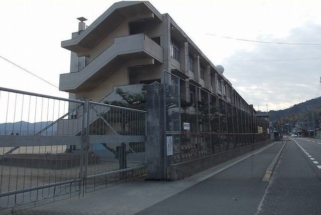 Ｓｕｎｎｙ　Ｈｏｕｓｅ　輝　Ｃの周辺|波多見小学校まで240m