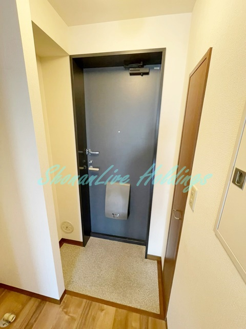 藤沢市鵠沼石上２丁目の賃貸マンションの玄関|お履き物が多い方にもおすすめ♪