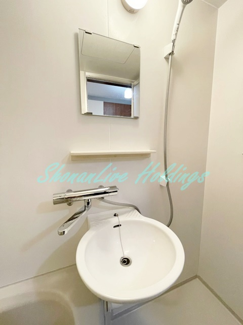 藤沢市鵠沼石上２丁目の賃貸マンションの洗面所|掃除のしやすい洗髪洗面台です♪