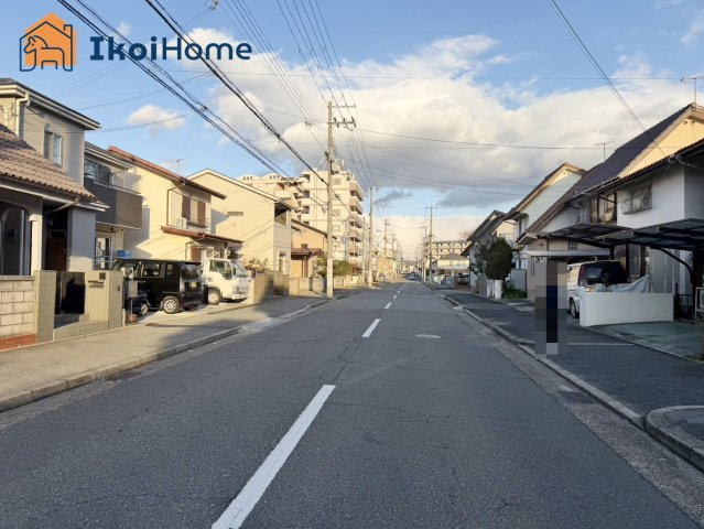神戸市西区南別府4丁目　中古戸建の前面道路含む現地写真|●資料・カタログのご請求無料●前面道路南向き、ゆったり2車線道路です！