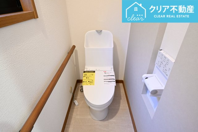【トイレ】 | 太田市新田市野井町　中古住宅 | シャワー＆暖房便座付きのトイレです！