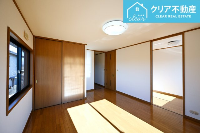 【収納】 | 太田市新田市野井町　中古住宅 | 日当たりのよい寝室は書斎付き！