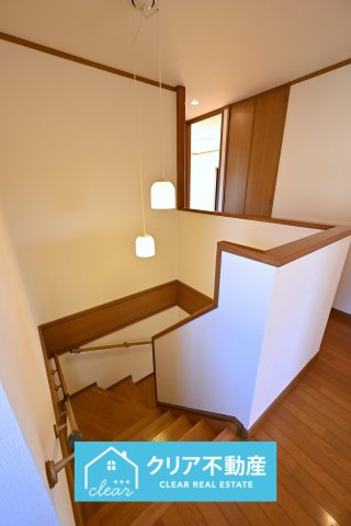 【洋室】 | 太田市新田市野井町　中古住宅 | 2階の階段ホール