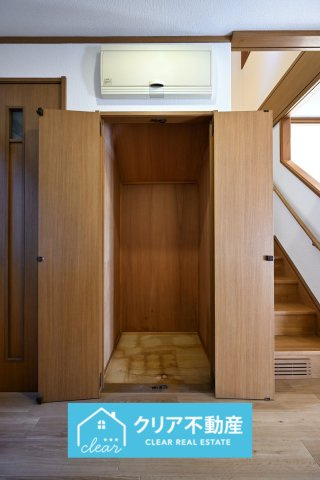 【収納】 | 太田市新田市野井町　中古住宅 | 階段下も収納スペースとして有効活用！
