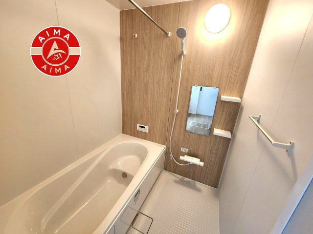 春日市白水ヶ丘2丁目第5-2棟（2号棟）の浴室|1日の疲れを癒してくれる広々バスルーム。雨の日のお洗濯にも大活躍な浴室乾燥機付です！