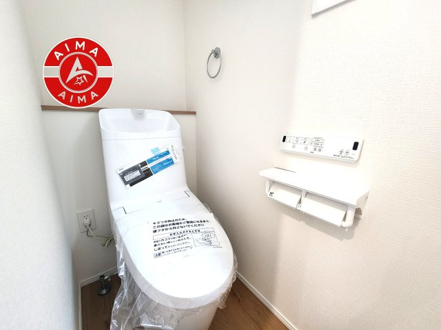 春日市白水ヶ丘2丁目第5-2棟（2号棟）のトイレ|温水洗浄便座を完備しております。2ヶ所にトイレがあるのは朝の慌ただしい時間も安心です。