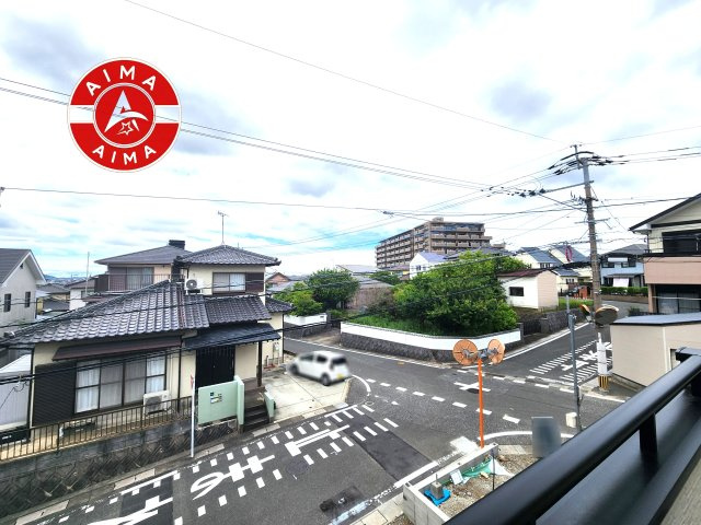 春日市白水ヶ丘2丁目第5-2棟（2号棟）の展望|窓から緑が見える物件も魅力的です。