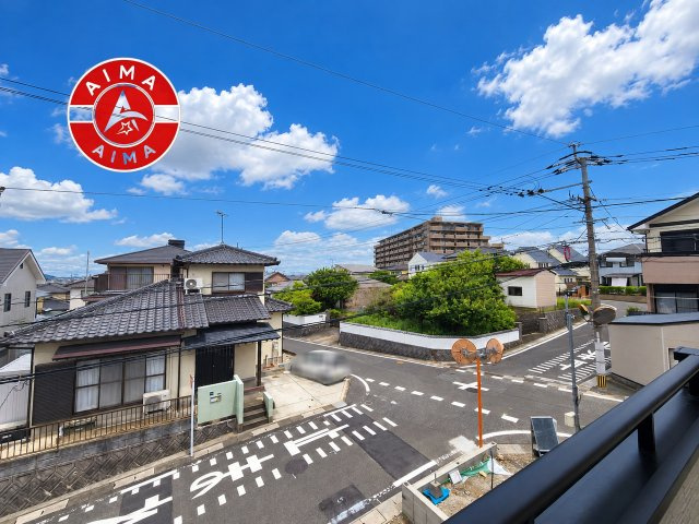 春日市白水ヶ丘2丁目第5-2棟（2号棟）の展望|窓から緑が見える物件も魅力的です。