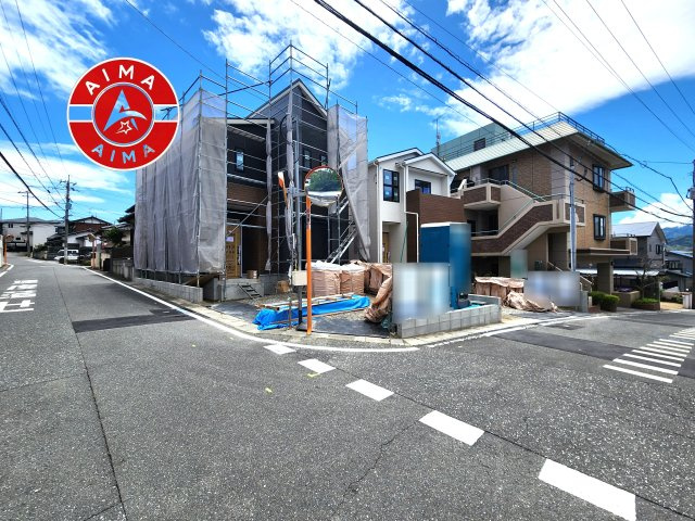 春日市白水ヶ丘2丁目第5-2棟（2号棟）の前面道路含む現地写真|見学の時間などお気軽にお問い合わせ下さい。