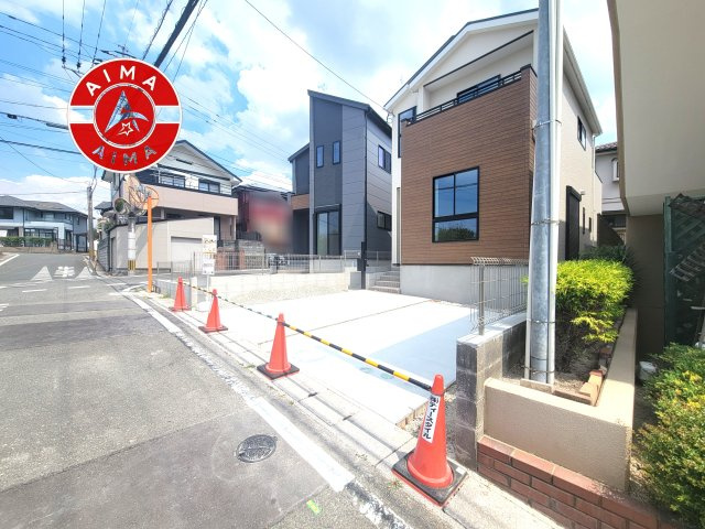 春日市白水ヶ丘2丁目第5-2棟（2号棟）の前面道路含む現地写真|見学の時間などお気軽にお問い合わせ下さい。