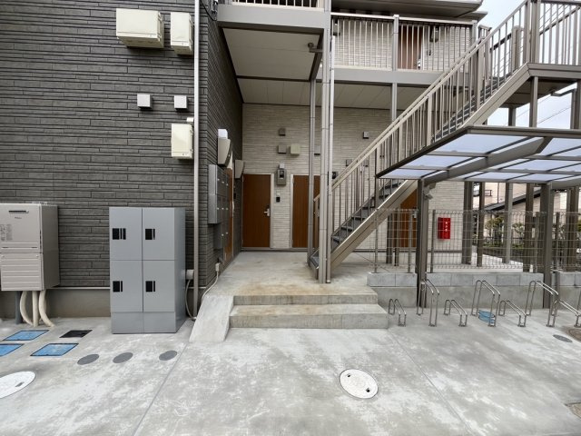 フォレスタAKのエントランス