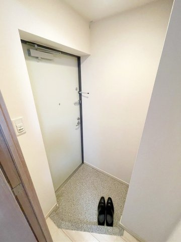 グランカーサ市川国府台の玄関|※別部屋同間取り参照