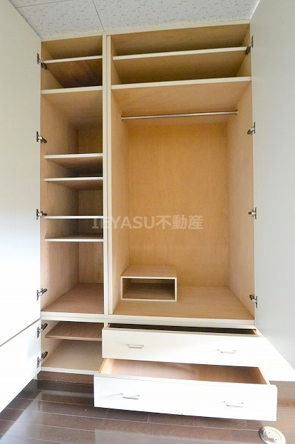 ドミトリー庚午参番館の収納