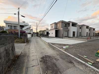 【前面道路含む現地写真】 | うるま市与那城（全3棟）C号棟 | ※南西側公道3m～3.2m♪