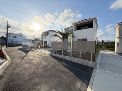 【前面道路含む現地写真】 | うるま市与那城（全3棟）C号棟 | ※南東側協定道路♪