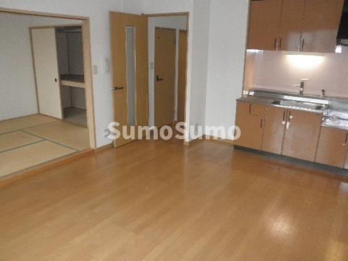 クラージュ城南の居間・リビング