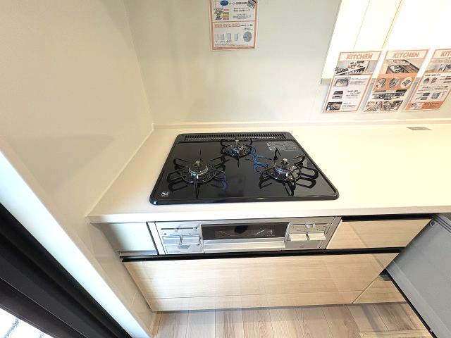 【キッチン】 | 福岡市早良区田村5丁目5期　1号棟（全1棟）【仲介手数料無料・0円】 | 施工例。施工例は完成時と異なる場合があります。