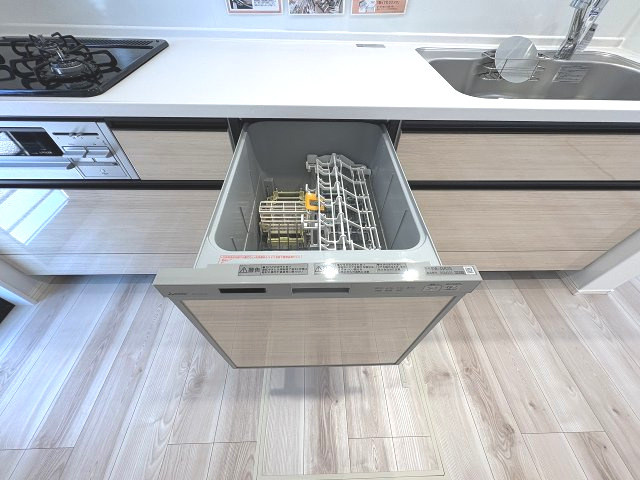 【キッチン】 | 福岡市早良区田村5丁目5期　1号棟（全1棟）【仲介手数料無料・0円】 | 施工例。施工例は完成時と異なる場合があります。