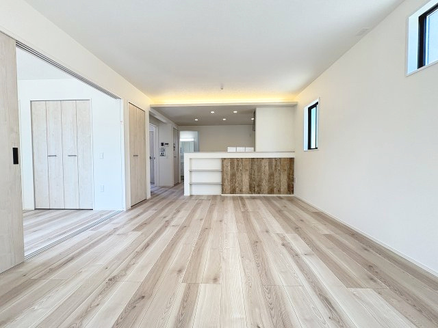 【居間・リビング】 | 福岡市早良区田村5丁目5期　1号棟（全1棟）【仲介手数料無料・0円】 | 現地写真準備中の為、施工例です。リビングです。施工例は完成時と異なる場合があります。