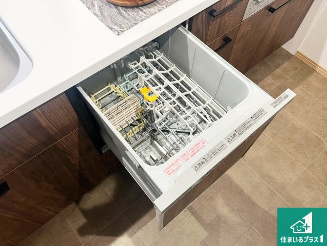 須磨パークヒルズC棟（CYGNUS）の設備|食事後の一仕事、食器洗いをボタン一つでお任せできちゃいます！場所を取らないビルトイン式なので、お料理スペースもしっかり確保！