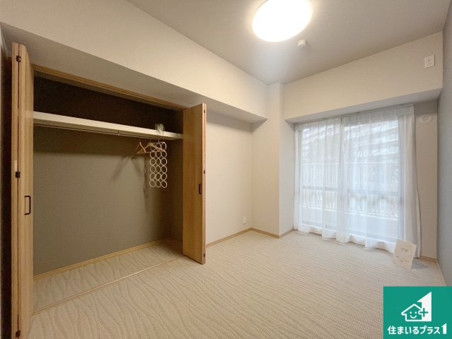 須磨パークヒルズC棟（CYGNUS）の洋室|収納スペースが充実しているので子供の成長に合わせてたくさん収納ができます！家族構成に合わせた様々な活用ができる収納！