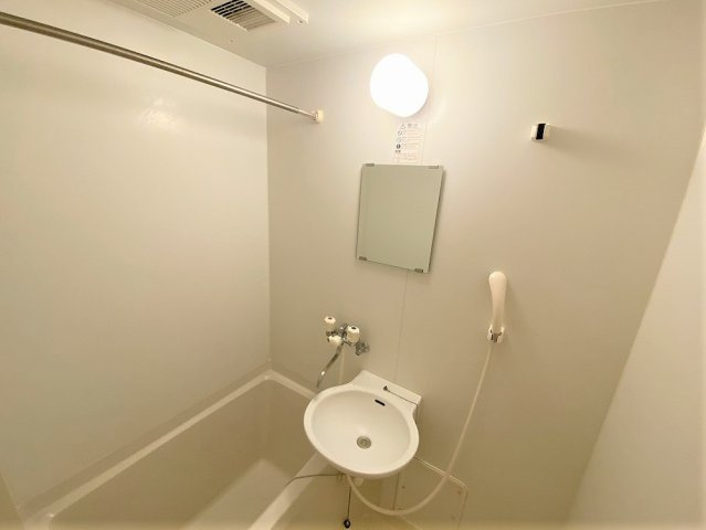 レオパレスネイティブⅤの浴室|設備・仕様は号室により異なる為、現況を優先します。