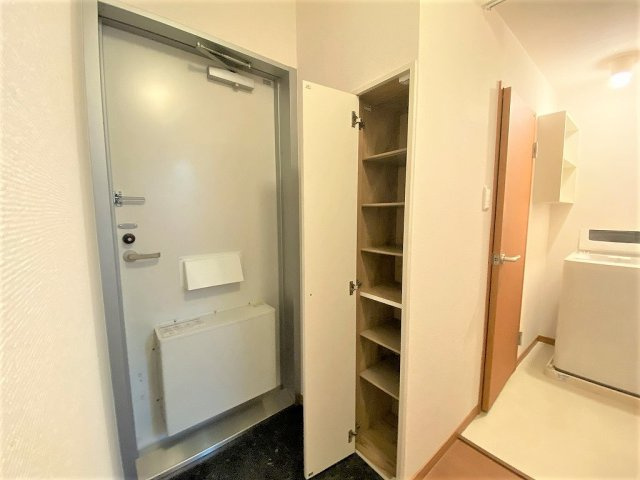 レオパレスネイティブⅤの玄関|設備・仕様は号室により異なる為、現況を優先します。