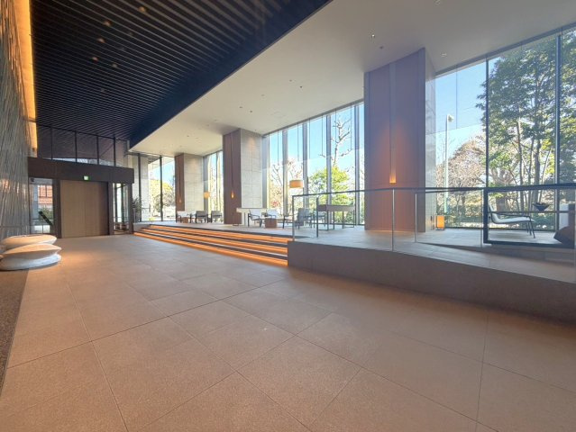 ブリリアタワー上野池之端のエントランス