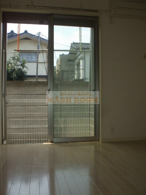 カーサベルデ中野の居間・リビング