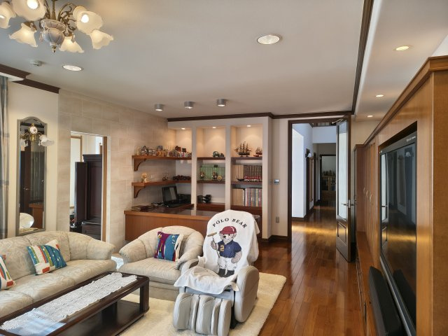 坂戸市花影町中古戸建の居間・リビング