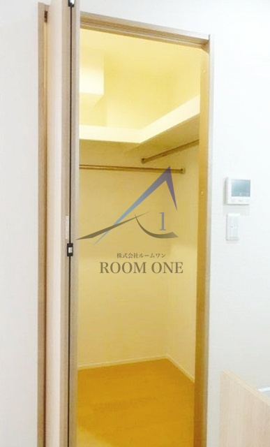 カサート国立の収納|ウォークインクローゼットです。