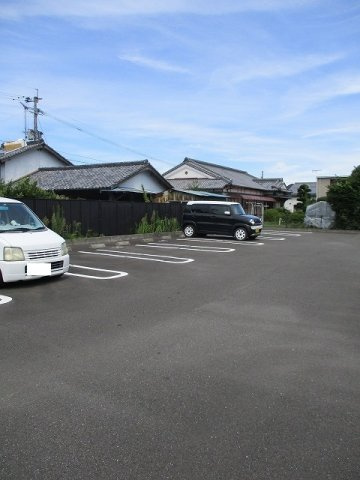 プリムローズ・ガーデンの駐車場