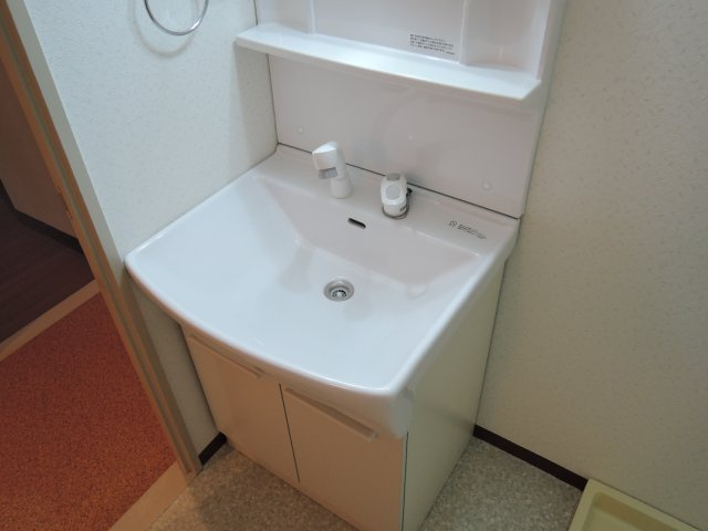 クローネ川口の独立洗面台|別号室の参考写真です。