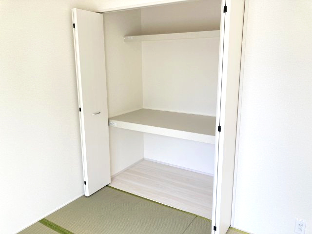 リーブルガーデンS  高崎箕郷町生原第7　3号棟の収納|1階和室にも収納があります♪