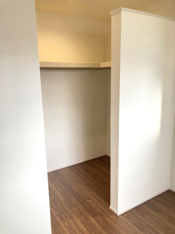 リーブルガーデンS  高崎箕郷町生原第7　4号棟の収納|洋室1収納ウォークインクローゼットです