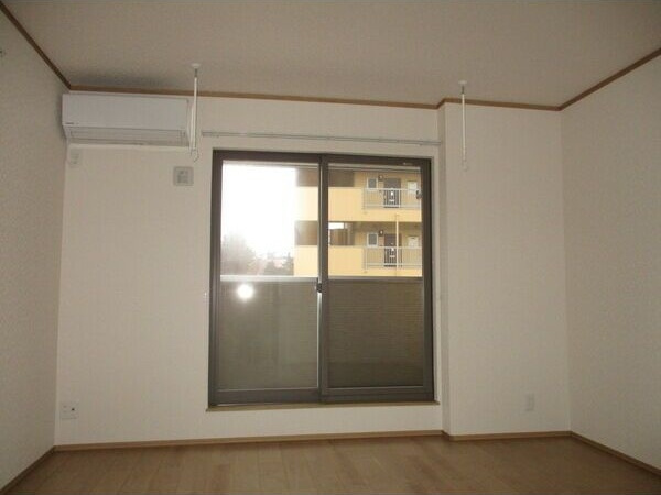 グランデ ブリリアの居間・リビング